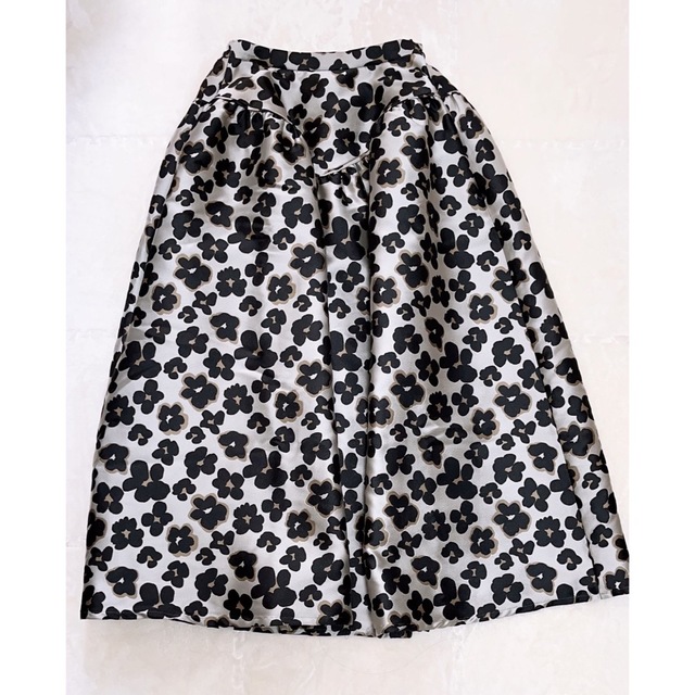 OBLI(オブリ)のobli オブリ 米沢別注 フラワーレオパードスカート レディースのスカート(ロングスカート)の商品写真