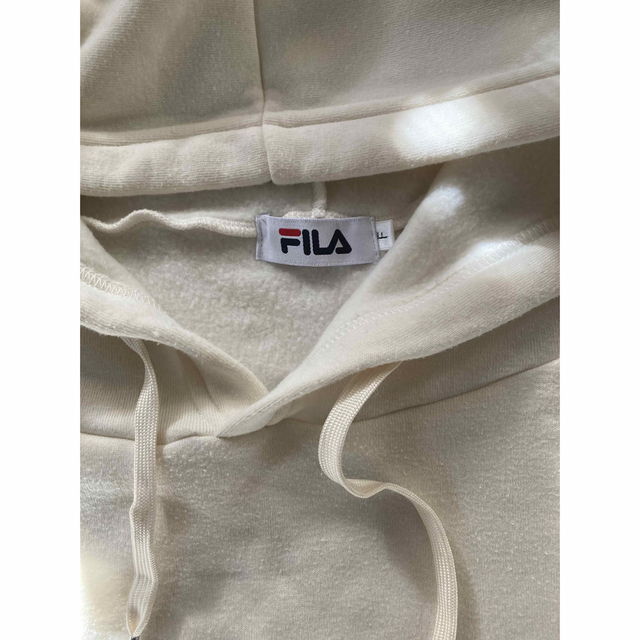 FILA(フィラ)のFILA  スェット　パーカー　白　大きめで着て下さい　一度使用 レディースのトップス(パーカー)の商品写真