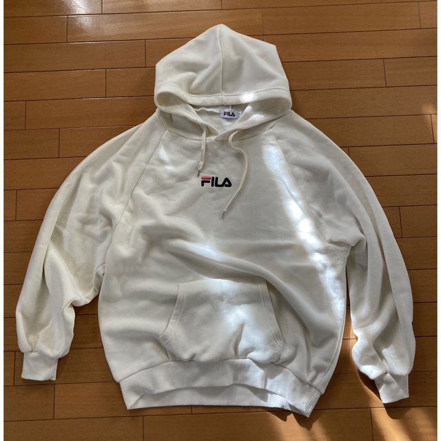 FILA(フィラ)のFILA  スェット　パーカー　白　大きめで着て下さい　一度使用 レディースのトップス(パーカー)の商品写真