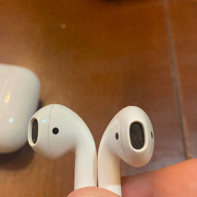 airpods 初代　中古品 スマホ/家電/カメラのオーディオ機器(ヘッドフォン/イヤフォン)の商品写真