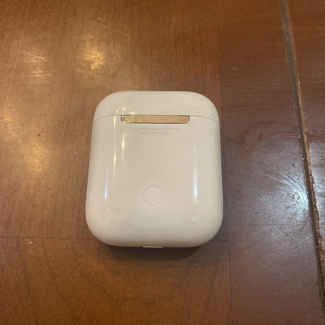 airpods 初代　中古品 スマホ/家電/カメラのオーディオ機器(ヘッドフォン/イヤフォン)の商品写真