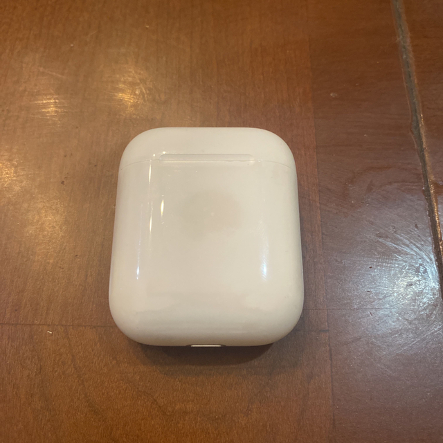 airpods 初代　中古品 スマホ/家電/カメラのオーディオ機器(ヘッドフォン/イヤフォン)の商品写真