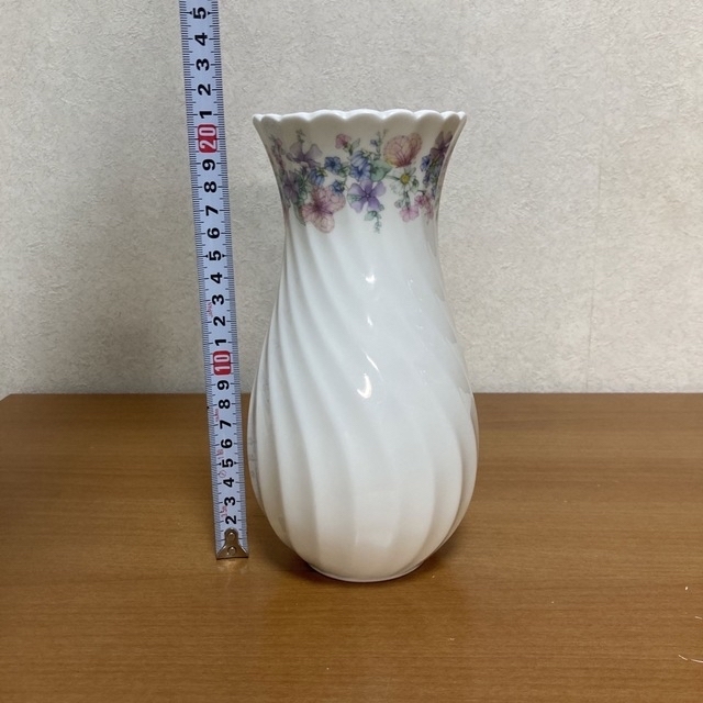 WEDGWOOD(ウェッジウッド)のウェッジウッド アンジェラ ベース 花瓶 インテリア/住まい/日用品のインテリア小物(花瓶)の商品写真