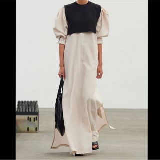 ハイク(HYKE)のHYKE タグ付き新品ＬＩＮＥＮ　ＳＨＯＲＴ　ＳＬＥＥＶＥ　ＭＡＸＩ　ＤＲＥＳＳ(ロングワンピース/マキシワンピース)