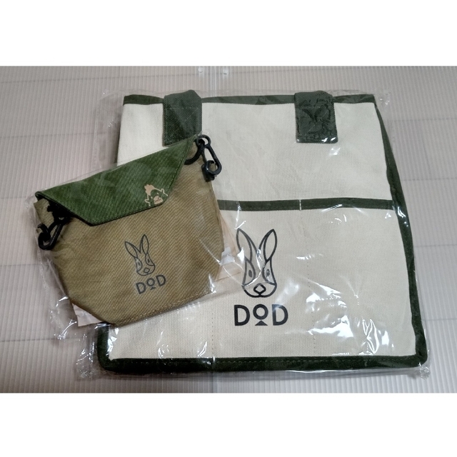 DOD(ディーオーディー)のローソン☓DOD マルチポケット付きバッグ＆からあげクン型サコッシュ エンタメ/ホビーのコレクション(ノベルティグッズ)の商品写真