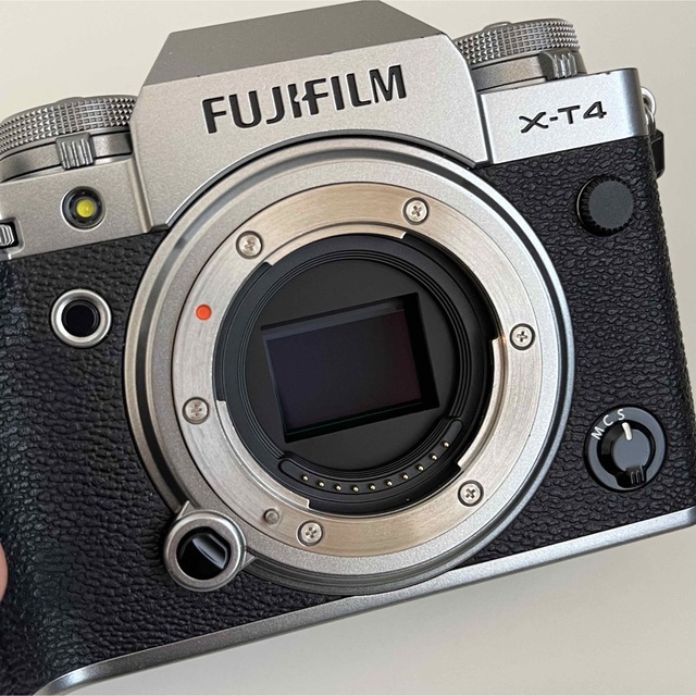新品 未開封 FUJIFILM X-T4 ボディ シルバー