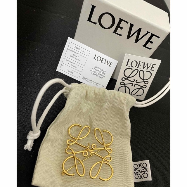 LOEWE(ロエベ)のロエベ　loewe ブローチ　香水サンプル付き♡ レディースのアクセサリー(ブローチ/コサージュ)の商品写真