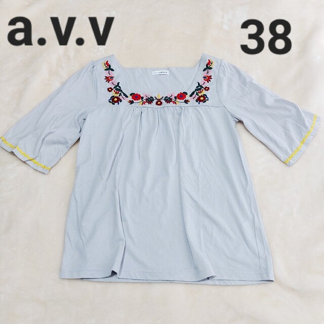 a.v.v(アーヴェヴェ)のa.v.v 半袖 刺繍 半袖Tシャツ レディースのトップス(Tシャツ(半袖/袖なし))の商品写真
