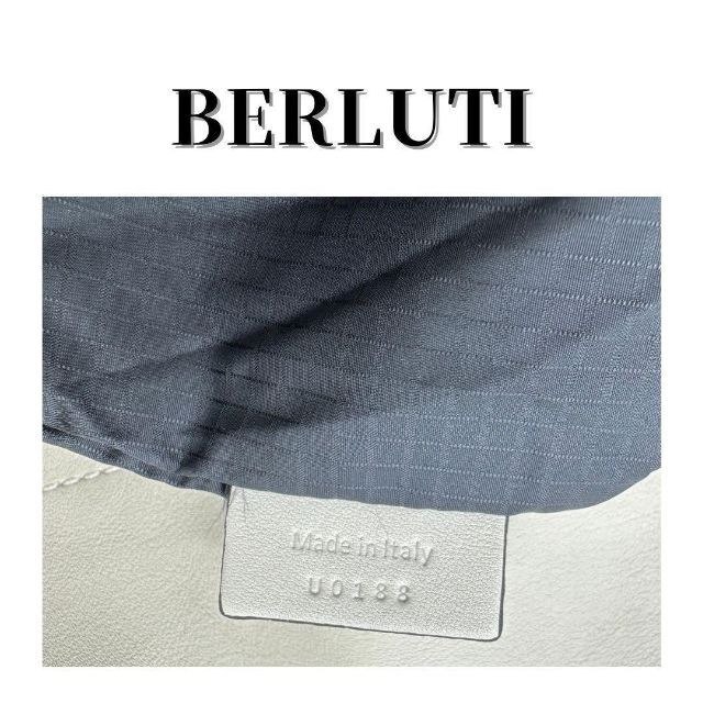 Berluti(ベルルッティ)の美品✨ベルルッティ 19AW ミニマル ショルダーバッグ 大容量 レザー メンズのバッグ(ショルダーバッグ)の商品写真