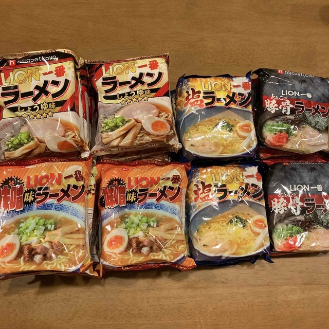 インスタントラーメン 32袋 食品/飲料/酒の加工食品(インスタント食品)の商品写真