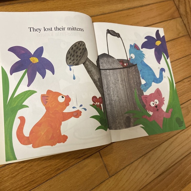 Three little kittens.The little red hen. エンタメ/ホビーの本(洋書)の商品写真