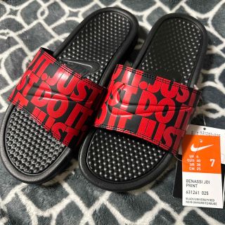 ナイキ(NIKE)のナイキ　サンダル　新品　25ｾﾝﾁ  ベナッシ　(サンダル)