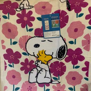 スヌーピー(SNOOPY)の《新品 タグ付き》スヌーピー バスタオル  フラワー　NO.21(タオル/バス用品)