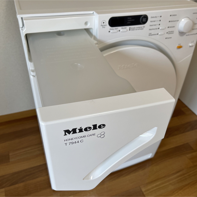 Miele(ミエーレ)のMieleミーレ 乾燥機 T7944C 送料込み スマホ/家電/カメラの生活家電(衣類乾燥機)の商品写真