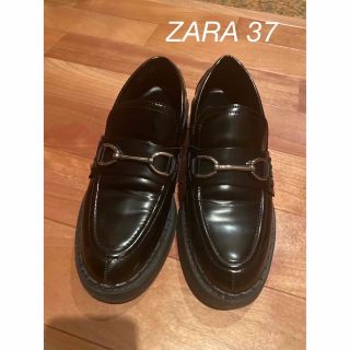 ザラ(ZARA)のZARA ローファー　37(ローファー/革靴)