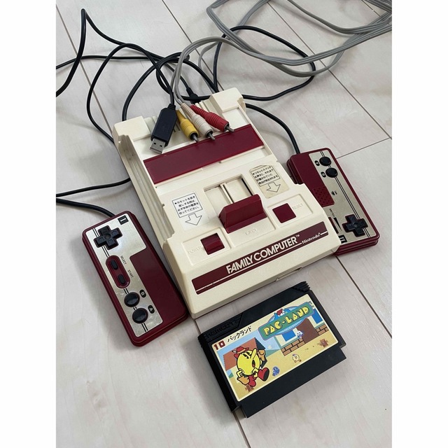 ファミリーコンピュータ(ファミリーコンピュータ)のファミコン本体 AV化改造 付属品有り　USB電源　パックランド エンタメ/ホビーのゲームソフト/ゲーム機本体(家庭用ゲーム機本体)の商品写真