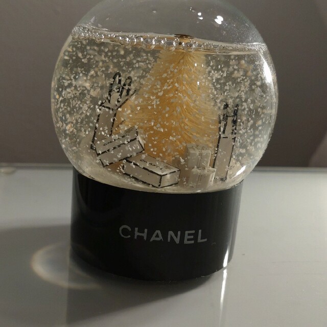 CHANEL(シャネル)のめい様専用CHANELノベルティスノウドーム エンタメ/ホビーのコレクション(ノベルティグッズ)の商品写真