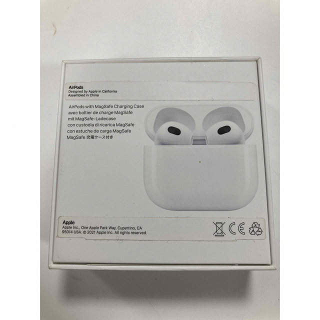 Apple(アップル)のAirPods 第3世代　MME73J/A  アップル　apple スマホ/家電/カメラのオーディオ機器(ヘッドフォン/イヤフォン)の商品写真