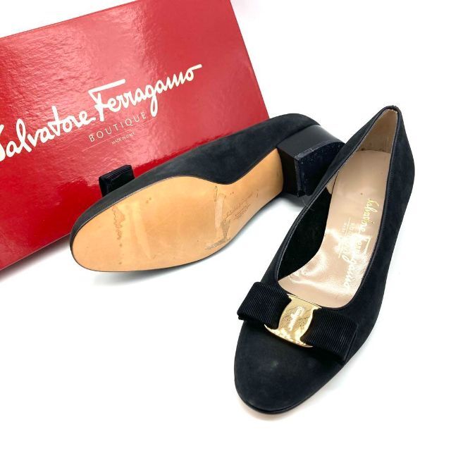 ✨️新品未使用✨️ FERRAGAMO 23cm ヴァラリボン ヌバック 黒