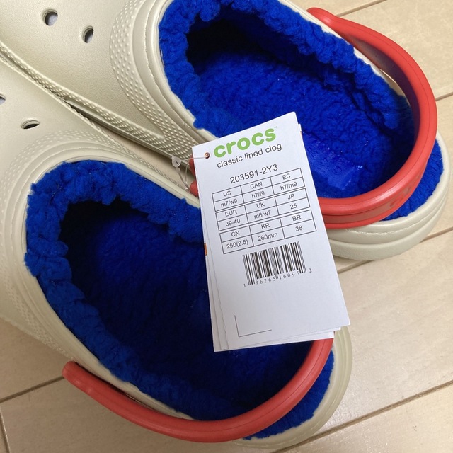 crocs(クロックス)の新品 25㎝ クロックス クラシック ラインド クロッグ ボア付き メンズの靴/シューズ(サンダル)の商品写真