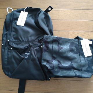 オイルペイント 並行輸入品 marimekko マリメッコ リュックBUDDY 黒 数