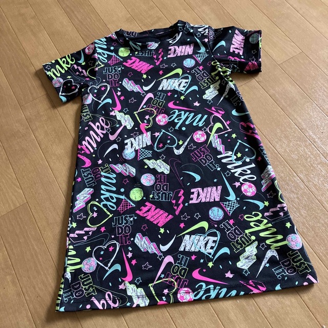 NIKE(ナイキ)のNIKE キッズ　ワンピース キッズ/ベビー/マタニティのキッズ服女の子用(90cm~)(ワンピース)の商品写真