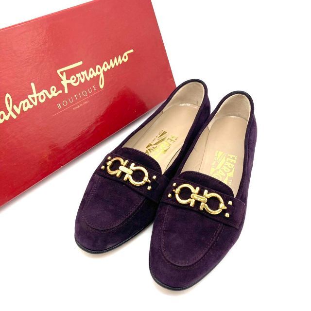 Salvatore Ferragamo(サルヴァトーレフェラガモ)の✨極美品✨フェラガモ 22cm スエード パープル ガンチーニ レディースの靴/シューズ(ローファー/革靴)の商品写真