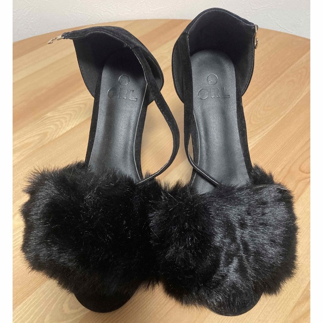 GRL(グレイル)の新品未使用　グレイル　24.5cm　ファーパンプス　サンダル　ブラック レディースの靴/シューズ(ハイヒール/パンプス)の商品写真