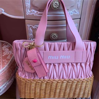 MIUMIU カゴバッグ リップミラーチャーム付き-