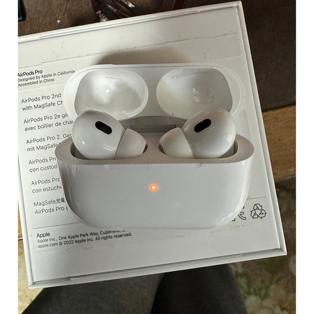 Apple(アップル)のairpods pro第二世代 スマホ/家電/カメラのオーディオ機器(ヘッドフォン/イヤフォン)の商品写真