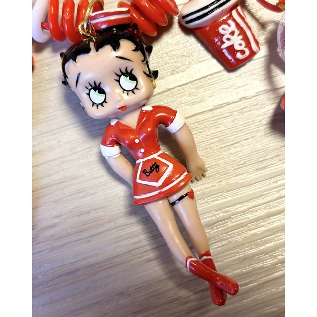 クマ(´・(エ)・`)じゃらじゃらキーホルダー