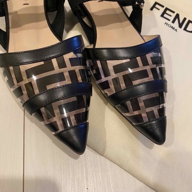 FENDI(フェンディ)のFENDI コリブリ　フラット　38 レディースの靴/シューズ(ハイヒール/パンプス)の商品写真