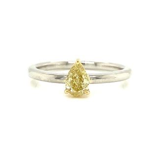 FANCY YELLOW ペアシェイプ/シンプルリング！0.379ct/CGL(リング(指輪))