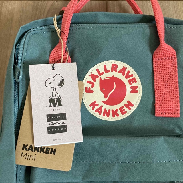 FJALL RAVEN(フェールラーベン)の【新品未使用】カンケンミニ　スヌーピーミュージアム限定　フロストグリーン キッズ/ベビー/マタニティのこども用バッグ(リュックサック)の商品写真