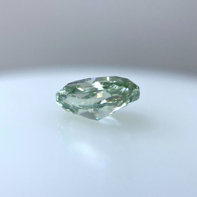 FANCY INTENSE GREEN 0.910ct OV/RT0822 レディースのアクセサリー(その他)の商品写真