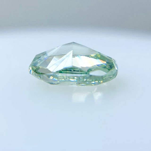 FANCY INTENSE GREEN 0.910ct OV/RT0822 レディースのアクセサリー(その他)の商品写真