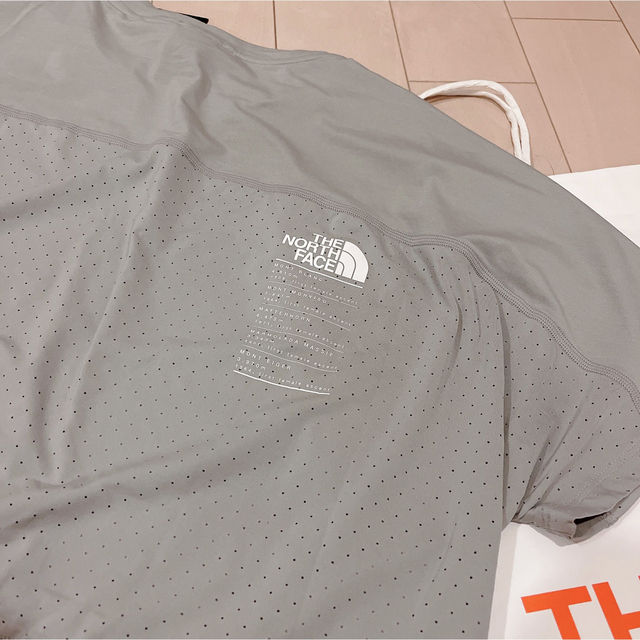 THE NORTH FACE(ザノースフェイス)のノースフェイス 半袖 Tシャツ スポーツウェア ジム ウォーキング グレー  レディースのトップス(Tシャツ(半袖/袖なし))の商品写真