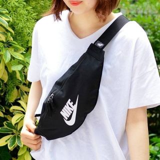 NIKE ナイキ ショルダーバッグ カバン ボディバッグ ランニング 新品