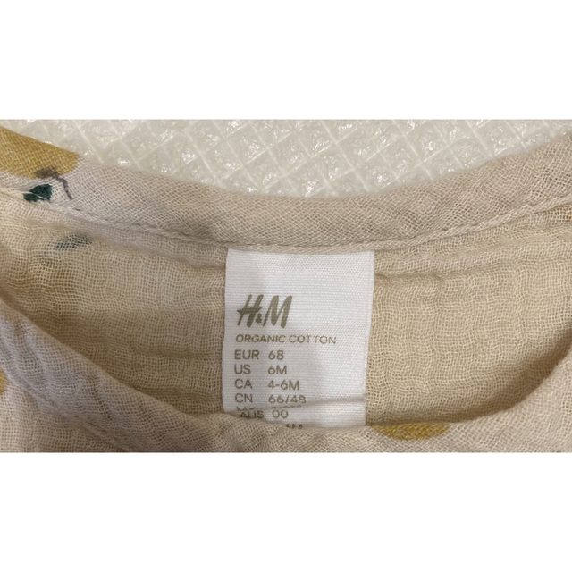 H&M(エイチアンドエム)の美品　H&M   セットアップ　ガーゼ　Tシャツ　ハーフパンツ　梨柄 キッズ/ベビー/マタニティのベビー服(~85cm)(その他)の商品写真