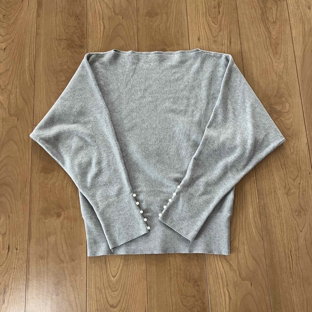 シュガービスケット 袖パール ドルマン ニット レディースのトップス(ニット/セーター)の商品写真