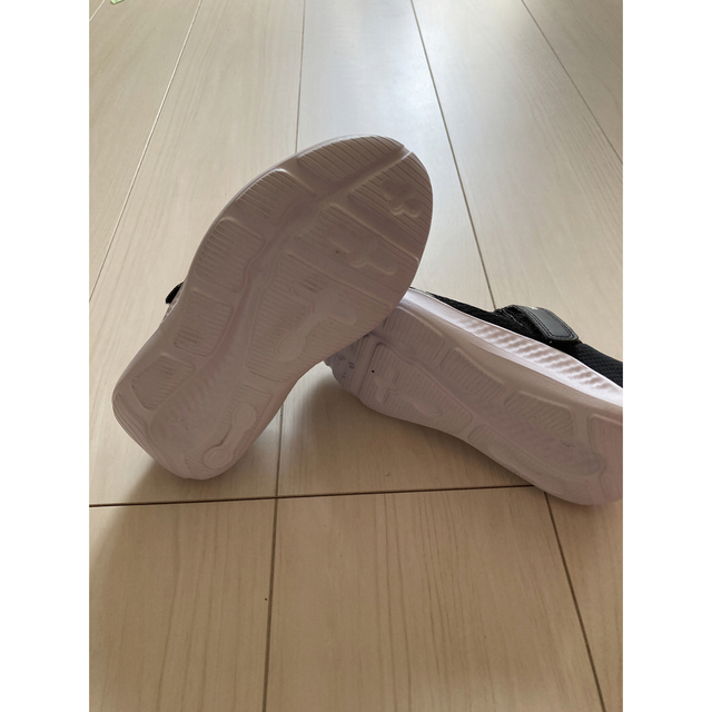 UNDER ARMOUR(アンダーアーマー)のアンダーアーマー靴 キッズ/ベビー/マタニティのキッズ靴/シューズ(15cm~)(スニーカー)の商品写真