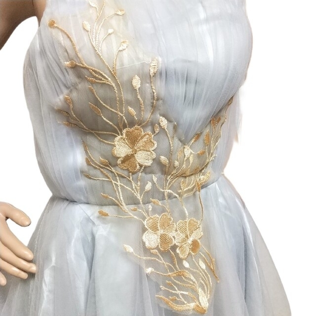 ゴールド刺繍 ホルターネック テールカットミモレ丈 パーティードレス レディースのフォーマル/ドレス(ミディアムドレス)の商品写真