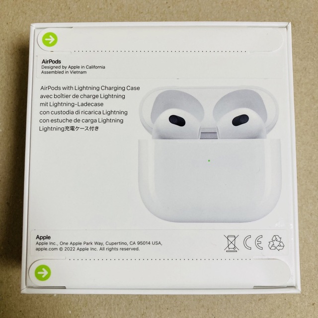 Apple(アップル)の【未開封】AirPods 第3世代 Lightning充電ケース付き 保証未開始 スマホ/家電/カメラのオーディオ機器(ヘッドフォン/イヤフォン)の商品写真