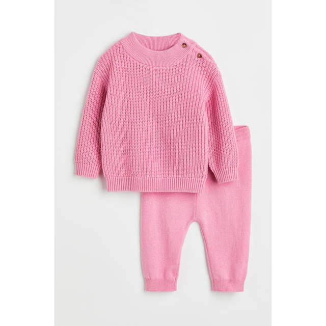 H&M(エイチアンドエム)の新品タグ付き　H&M baby ニットセットアップ 75 キッズ/ベビー/マタニティのベビー服(~85cm)(ニット/セーター)の商品写真