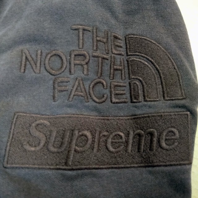 Supreme(シュプリーム)のThe North Face Pigment Printed Hooded メンズのトップス(パーカー)の商品写真
