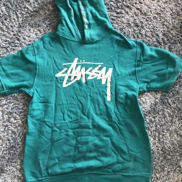 週末限定お値下げ中????stussy 半袖パーカー