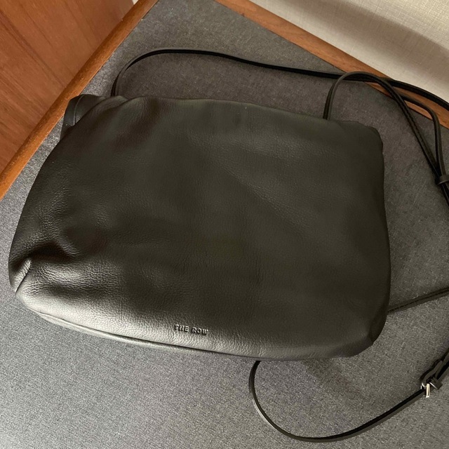 L'Appartement DEUXIEME CLASSE(アパルトモンドゥーズィエムクラス)の美品 THE ROW ザロウ Bourse bag レディースのバッグ(ショルダーバッグ)の商品写真