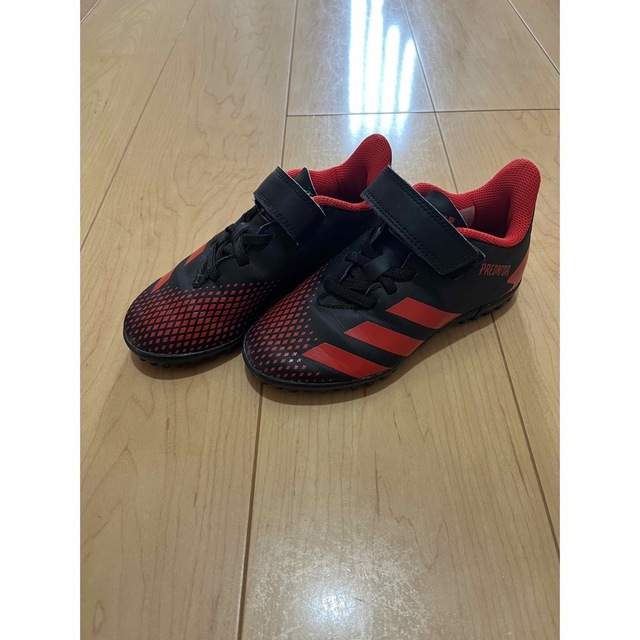 adidas(アディダス)のジュニアサッカー用靴⭐︎adidas 18センチ スポーツ/アウトドアのサッカー/フットサル(シューズ)の商品写真