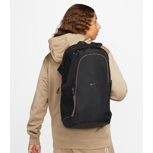 NIKE(ナイキ)の新品  ナイキ スポーツウェア エッセンシャル  バックパック  20L メンズのバッグ(バッグパック/リュック)の商品写真