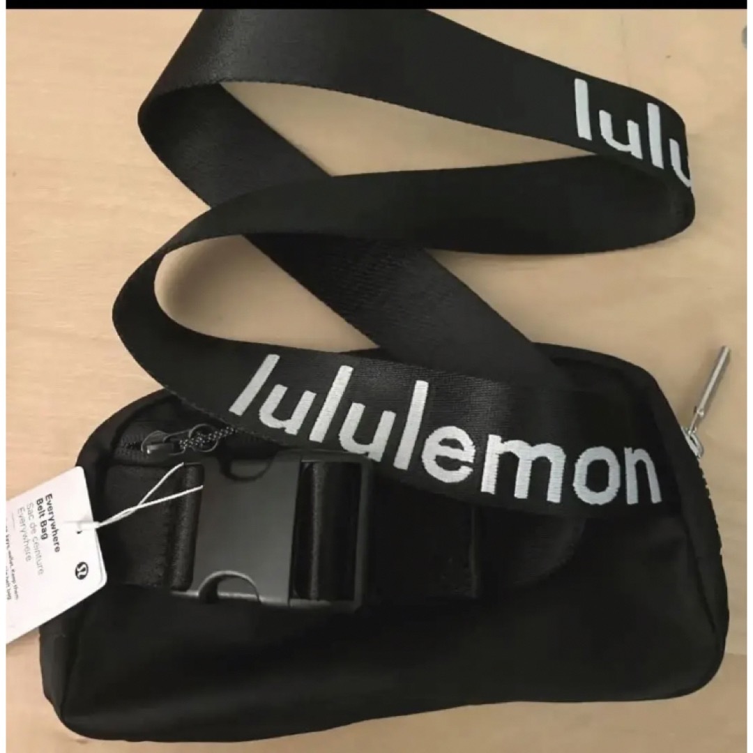 最新作！ルルレモン日本未入荷ベルトに大きくlululemonボディクロス ...